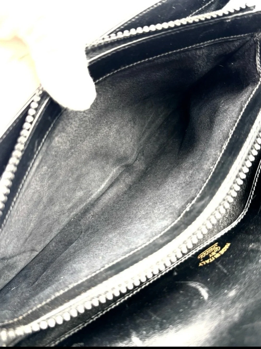 Gucci Black Leather Shoulder Bag with Gold Horsebit - Picture 6 of 16